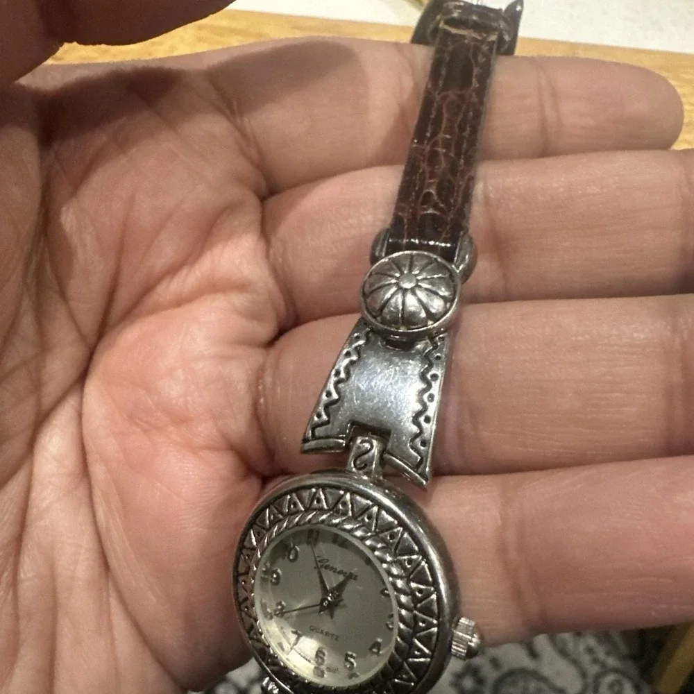 Working Vintage Geneva Steel Silver Tone Dainty Ladies‎ Watch Brown Leather 24mm